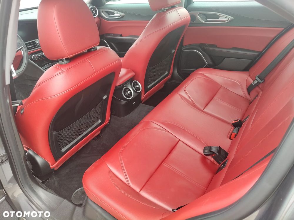 Alfa Romeo Giulia 2.0 Turbo Veloce Q4 - 8