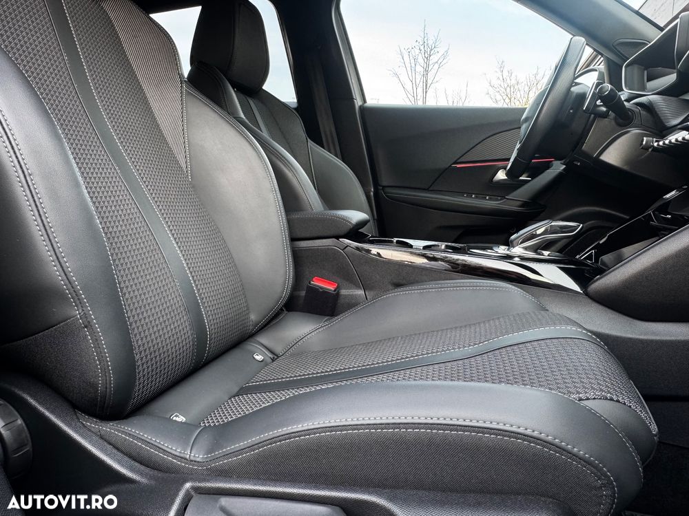 Peugeot 2008 PureTech 130 EAT8 GT - 22