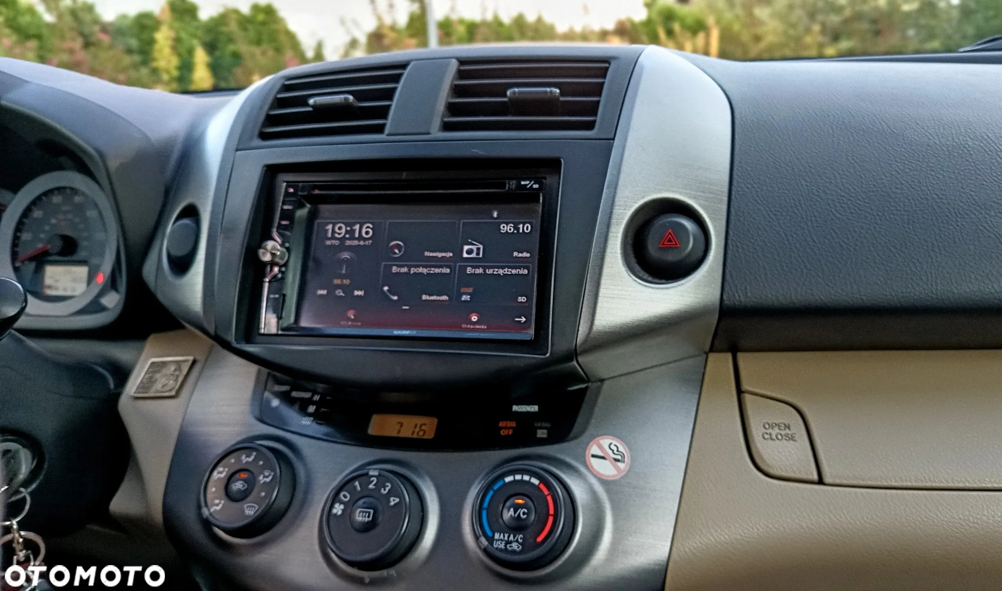 Toyota RAV4 - 10