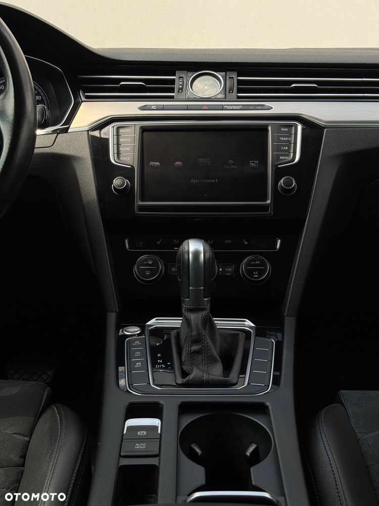 Volkswagen Passat 2.0 TDI SCR 4Motion DDG Highline - 19