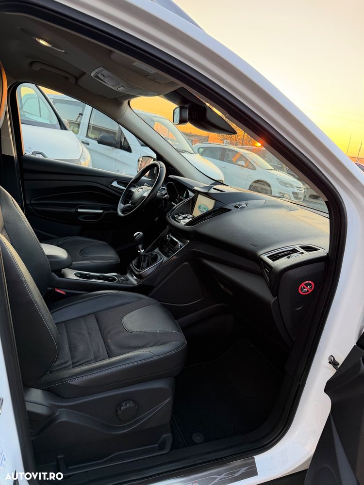 Ford Kuga 2.0 TDCi 2x4 Titanium - 12