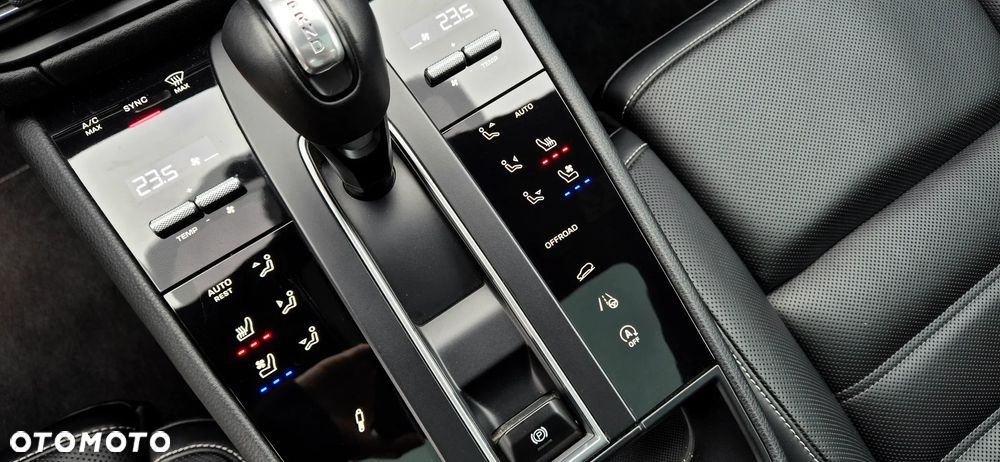 Porsche Macan T - 34