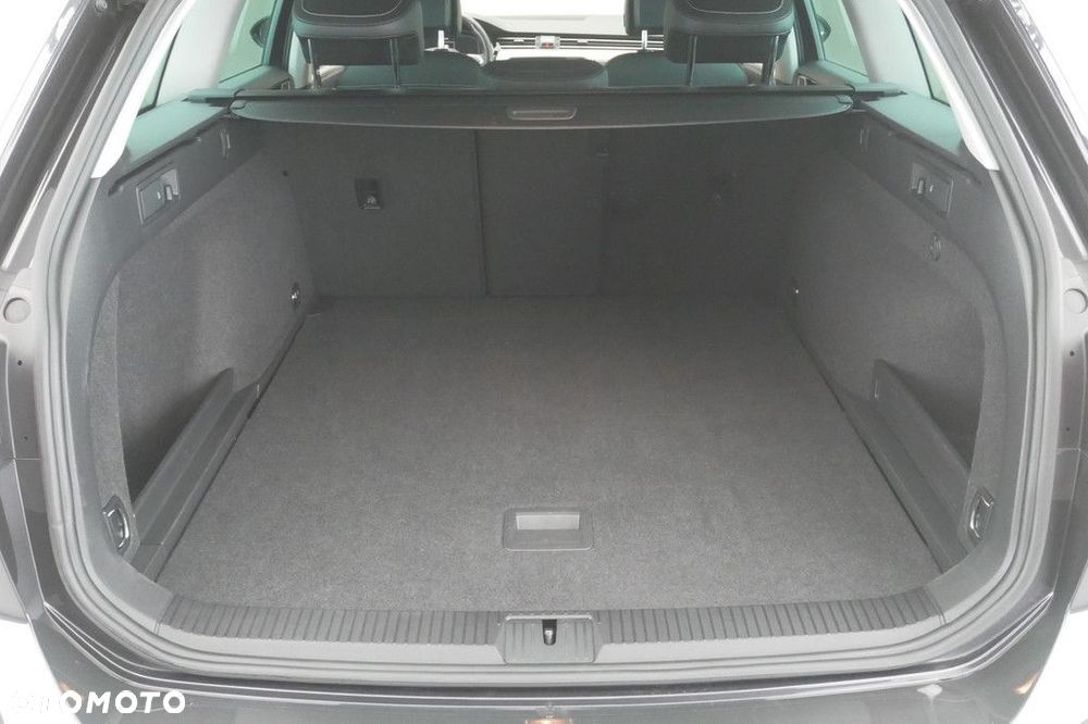 Volkswagen Passat Variant 2.0 TSI Elegance DSG - 16