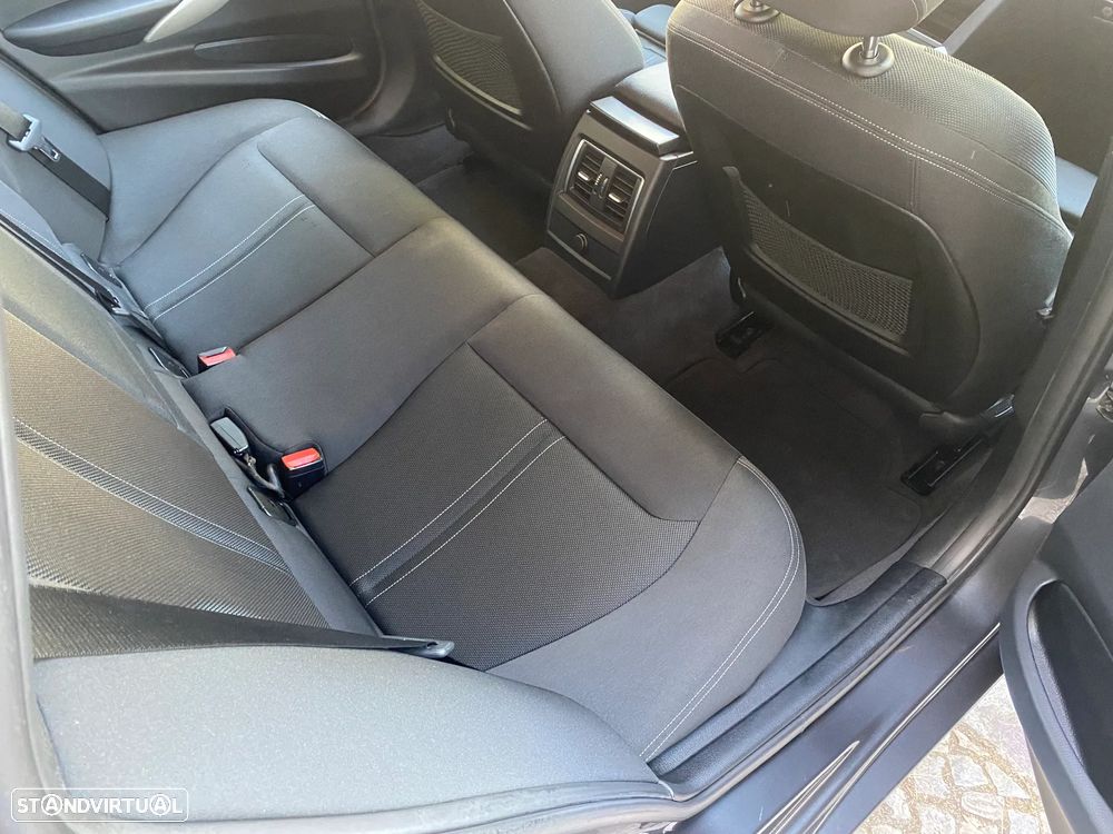 BMW 318 d Touring Ultimate - 25