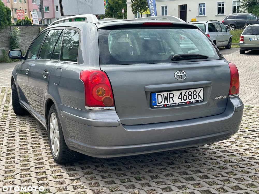Toyota Avensis - 2