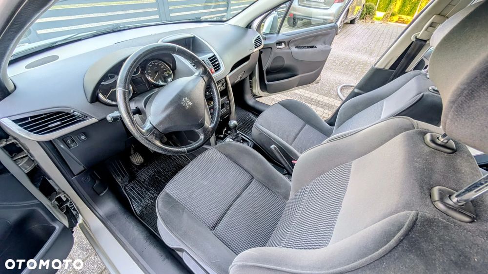 Peugeot 207 - 10
