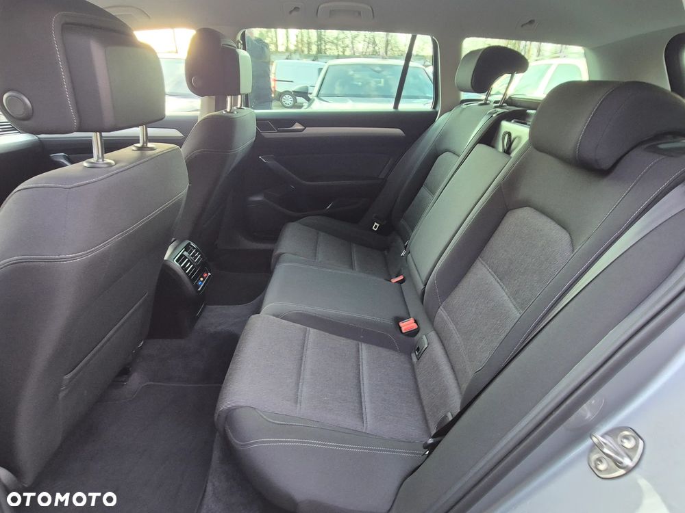 Volkswagen Passat - 26