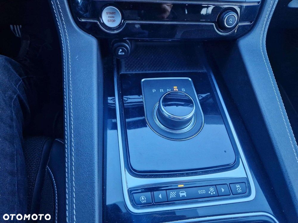 Jaguar F-Pace - 15
