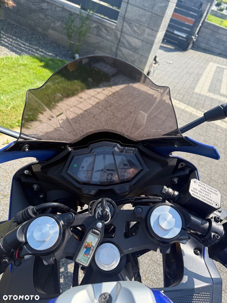 Yamaha YZF - 4