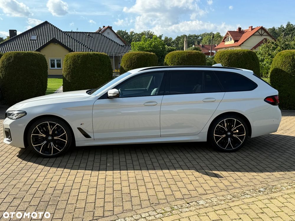 BMW Seria 5 530d xDrive Touring M Sport Edition - 6