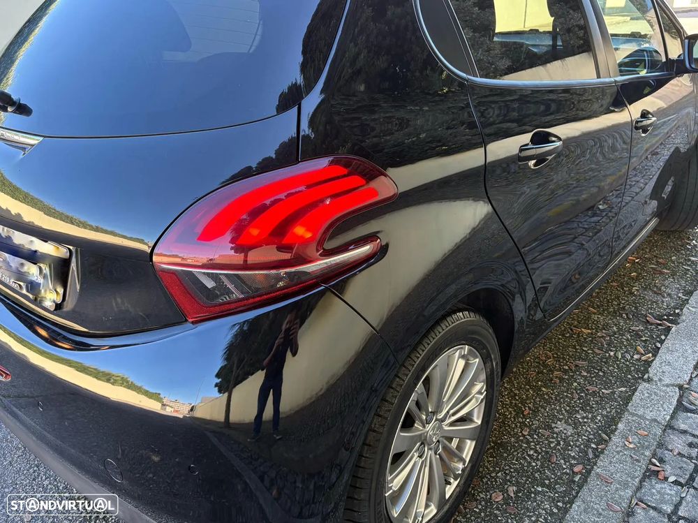 Peugeot 208 1.2 PureTech Style - 18
