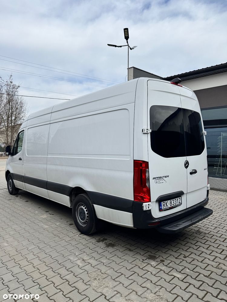 Mercedes-Benz Sprinter - 4
