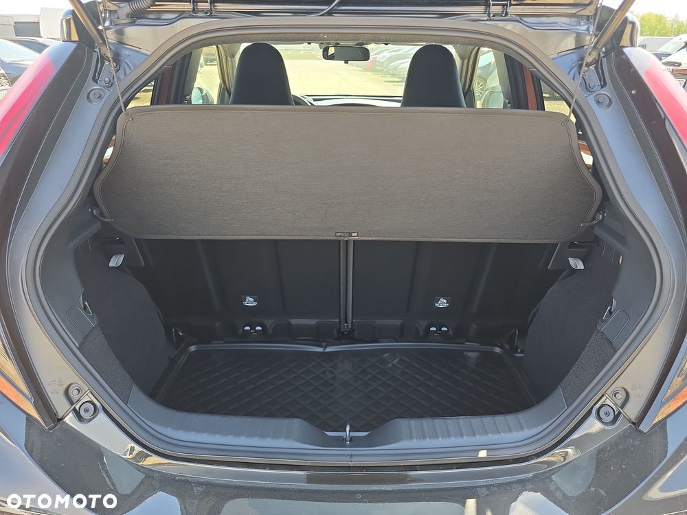 Toyota Aygo X Hybrid 1.5 Style e-CVT - 11