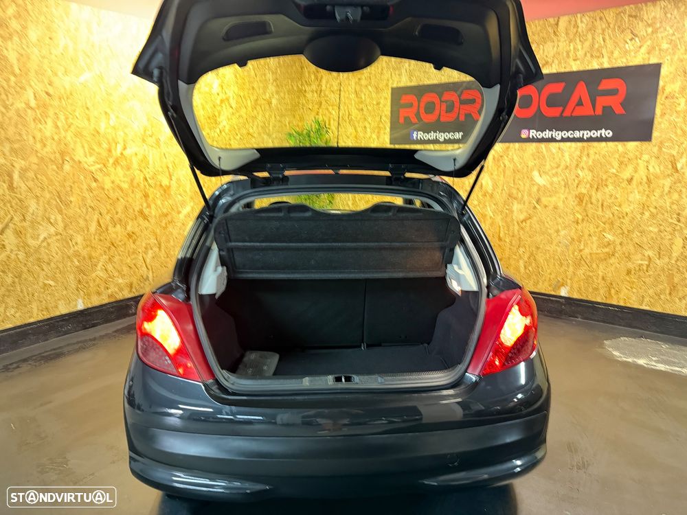 Peugeot 207 1.4 16V Active - 21