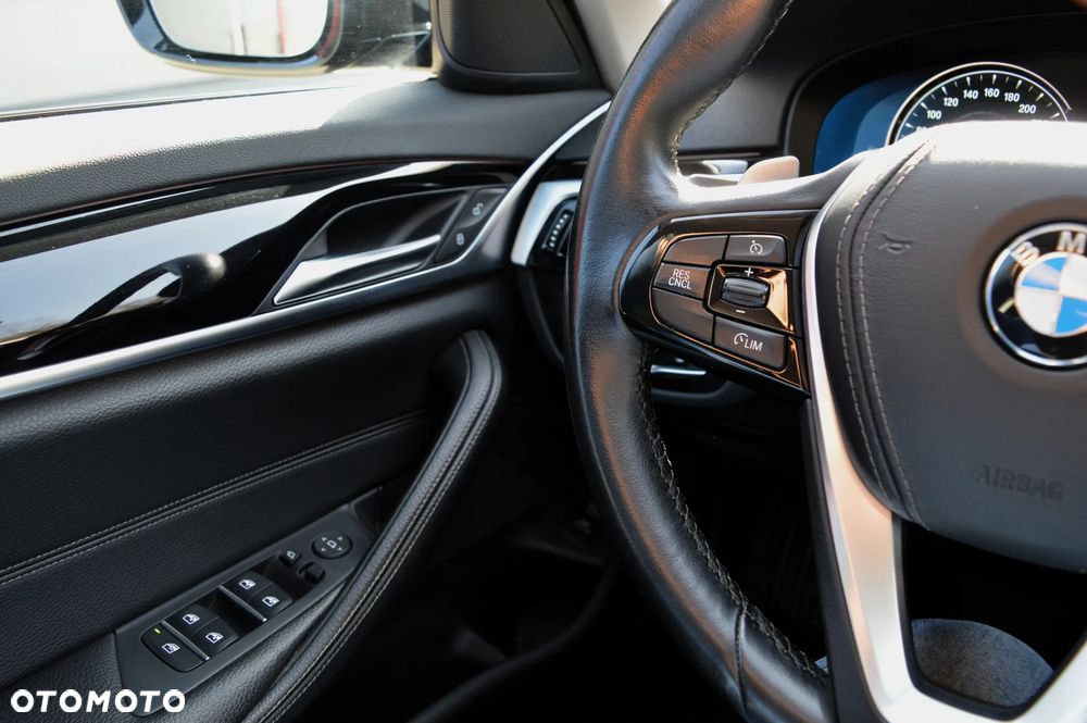 BMW Seria 5 520d xDrive Sport Line sport - 20