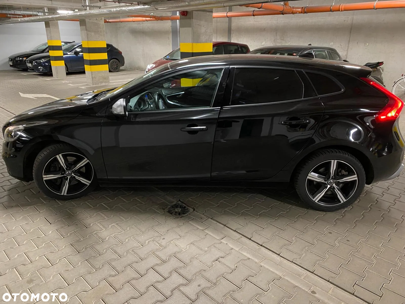 Volvo V40 D3 Drive-E R-Design Momentum - 2