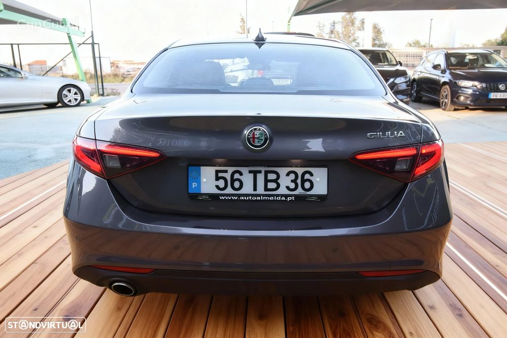 Alfa Romeo Giulia 2.2 D - 8