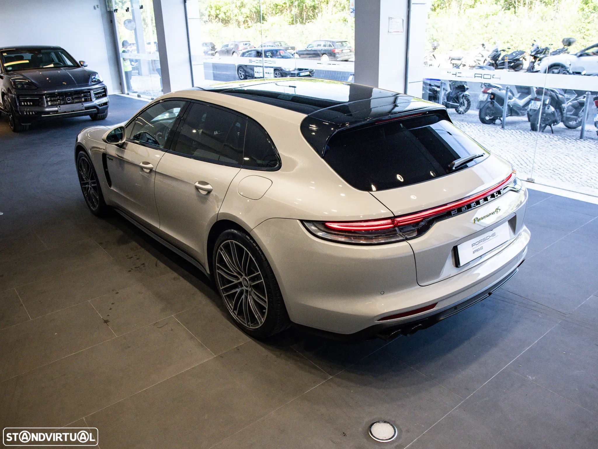 Porsche Panamera Sport Turismo 4S E-Hybrid - 5