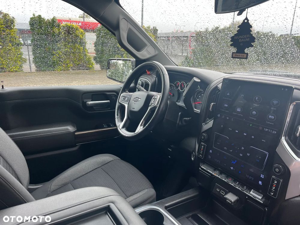 Chevrolet Silverado - 32