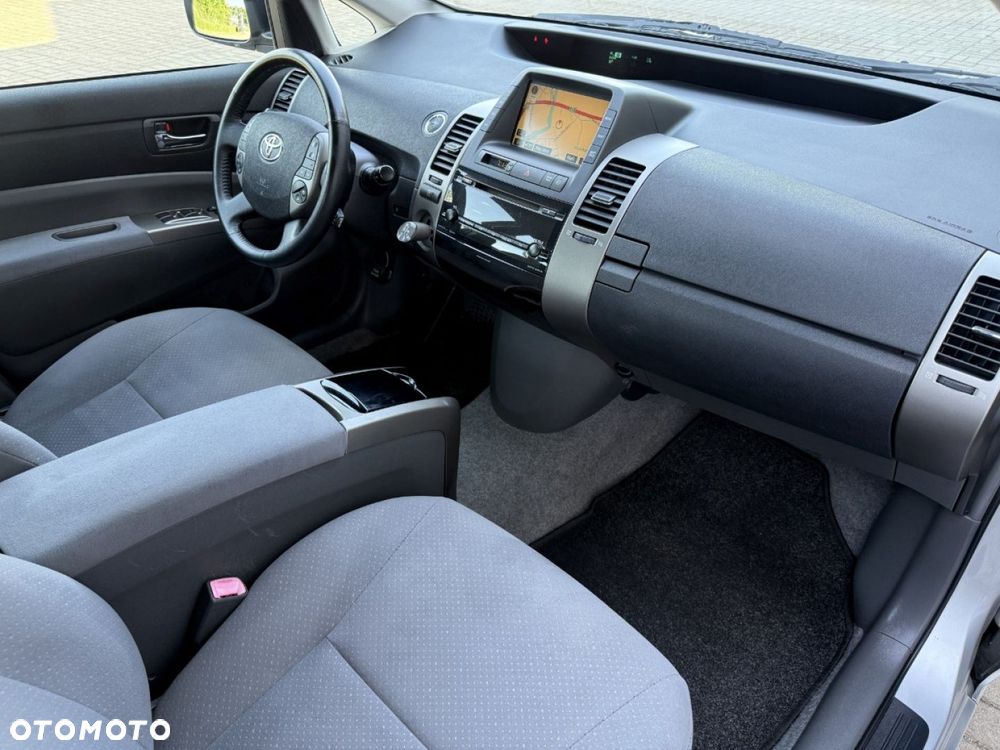 Toyota Prius (Hybrid) Sol - 30
