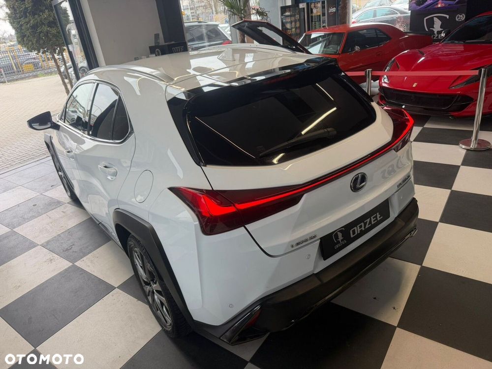 Lexus UX - 5