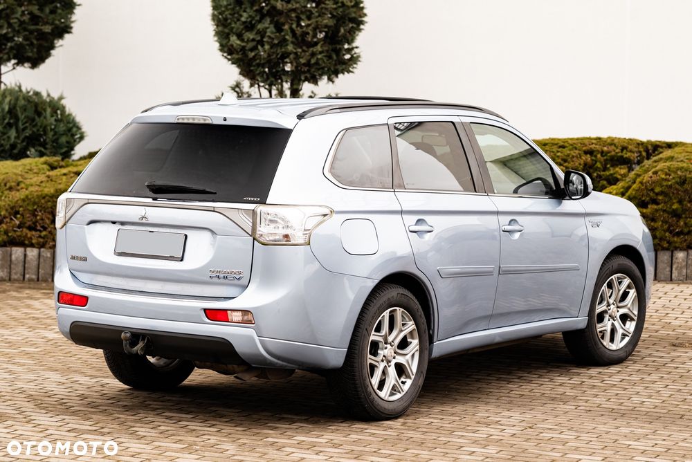 Mitsubishi Outlander 2.0 4WD Plus - 2
