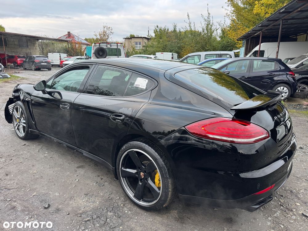 Porsche Panamera GTS PDK - 4