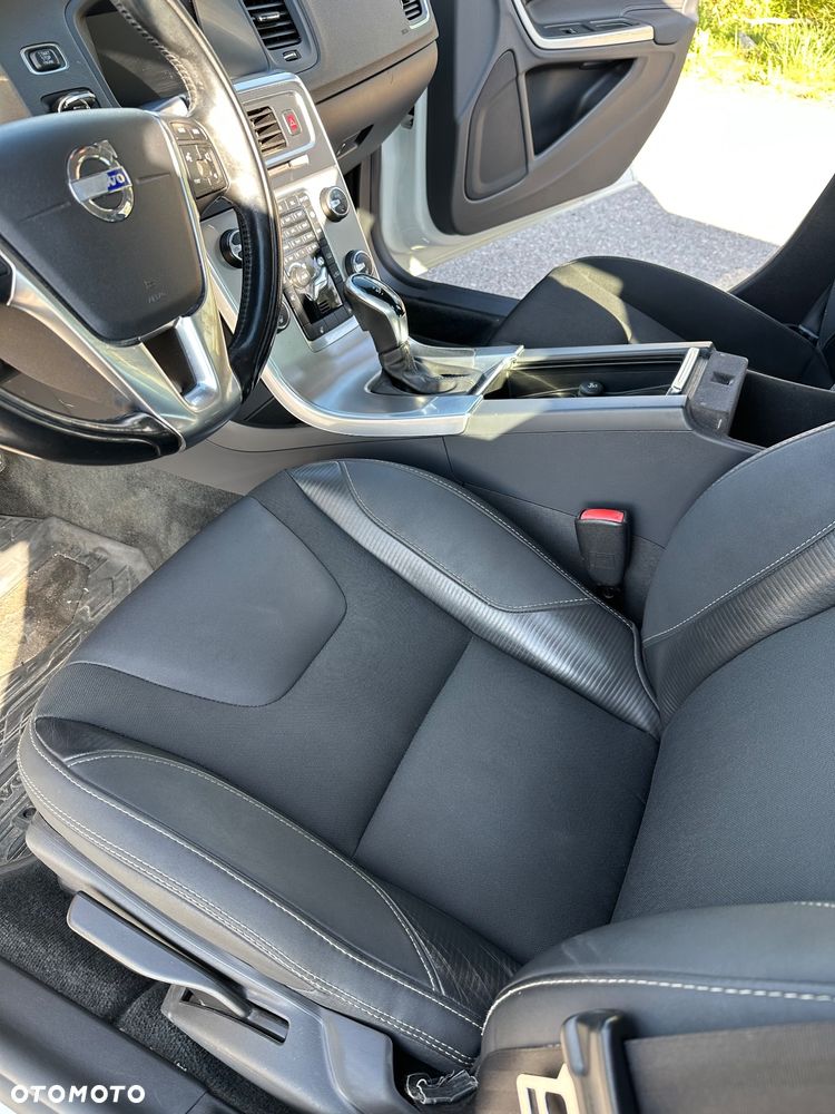 Volvo S60 D5 AWD Momentum - 16