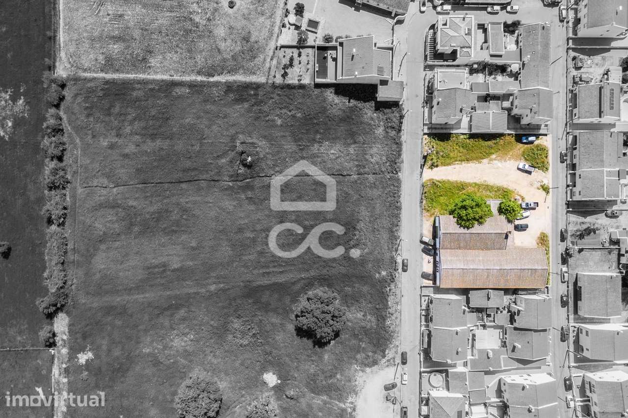 Terreno de 2000m2 com dois Armazéns e viabilidade de construção para 1 - Grande imagem: 4/27