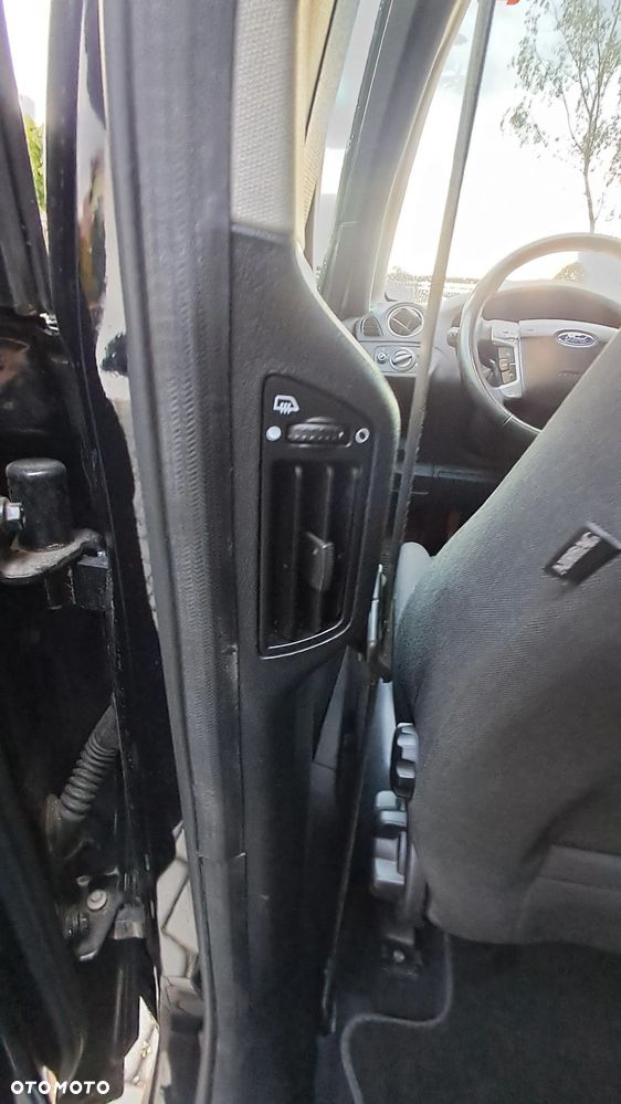 Ford S-Max - 13