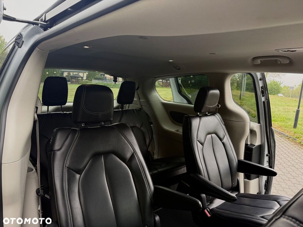 Chrysler Pacifica - 12