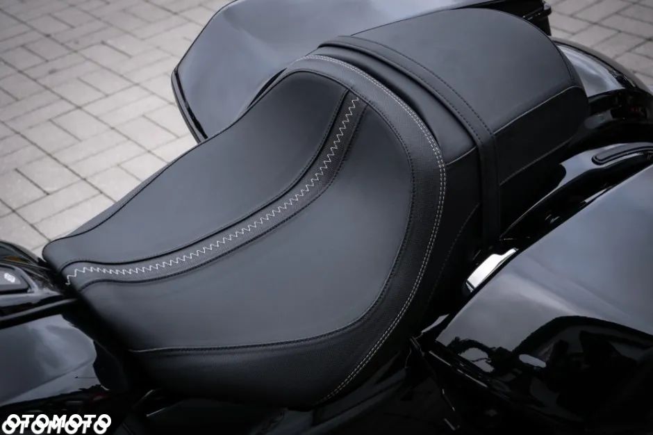 Harley-Davidson Touring Road Glide - 14