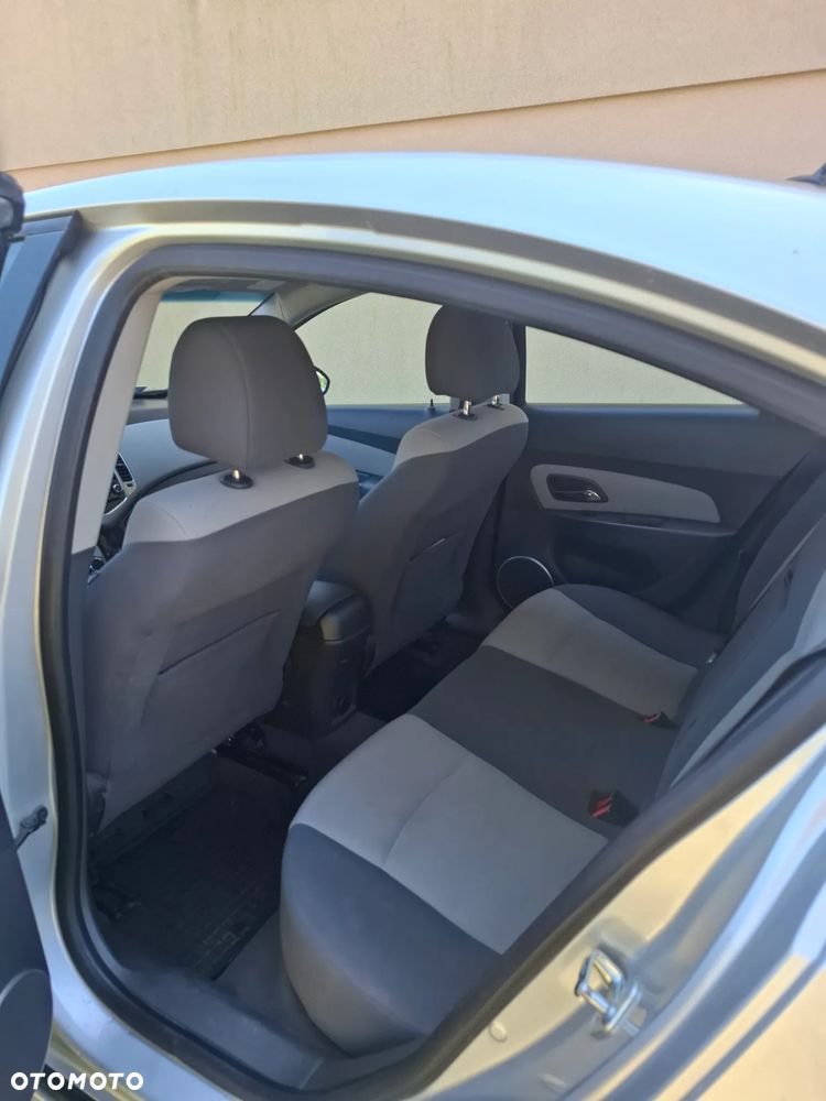 Chevrolet Cruze 1.6 LS - 7