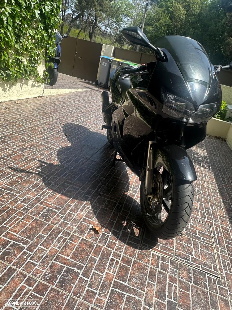 Honda VFR - 3