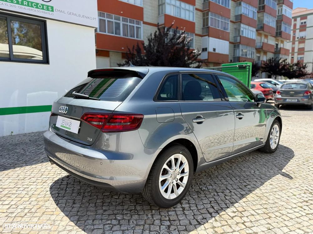 Audi A3 Sportback 1.6 TDI Attraction - 2