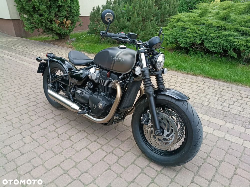 Triumph Bonneville Bobber - 13