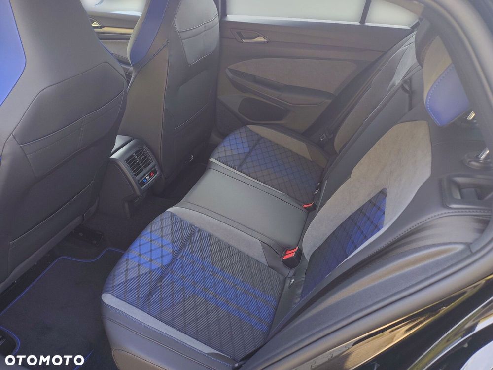 Volkswagen Golf - 11
