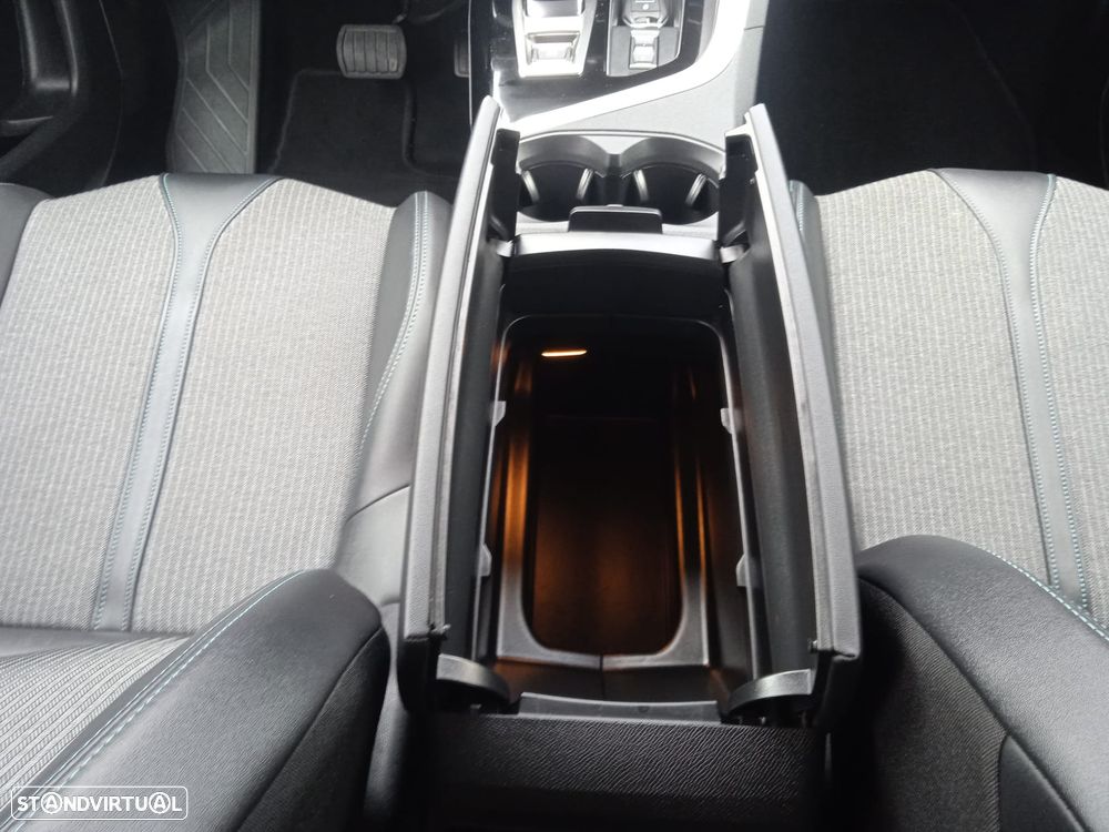 Peugeot 3008 1.2 PureTech Allure EAT8 - 38
