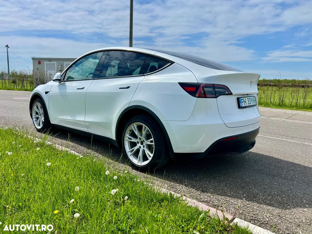 Tesla Model Y - 2