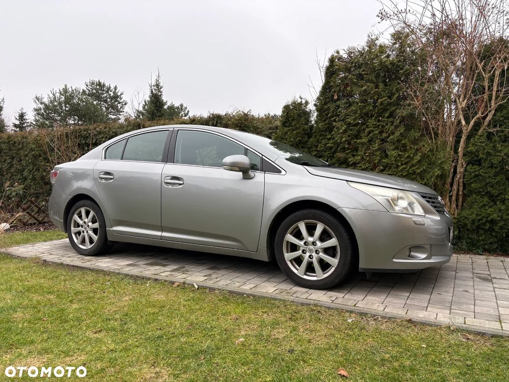 Toyota Avensis 1.6 Luna - 1