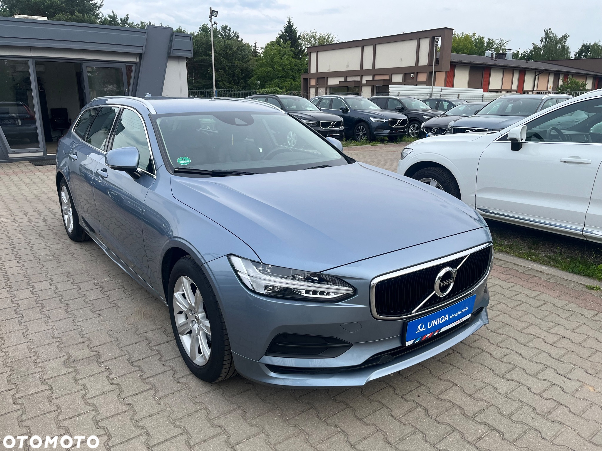 Volvo V90 D4 SCR Momentum Pro - 2