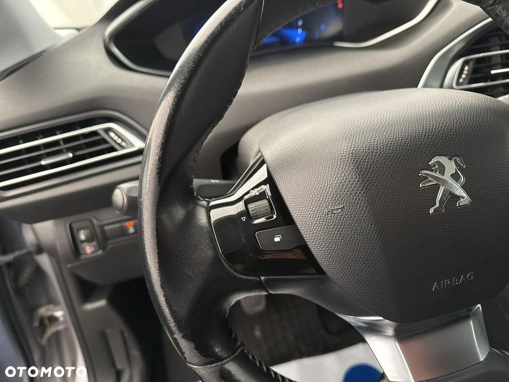 Peugeot 308 - 25