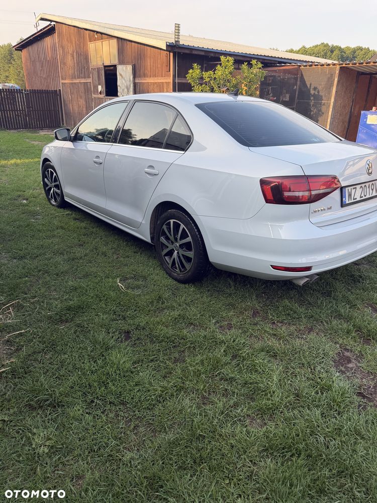 Volkswagen Jetta - 4