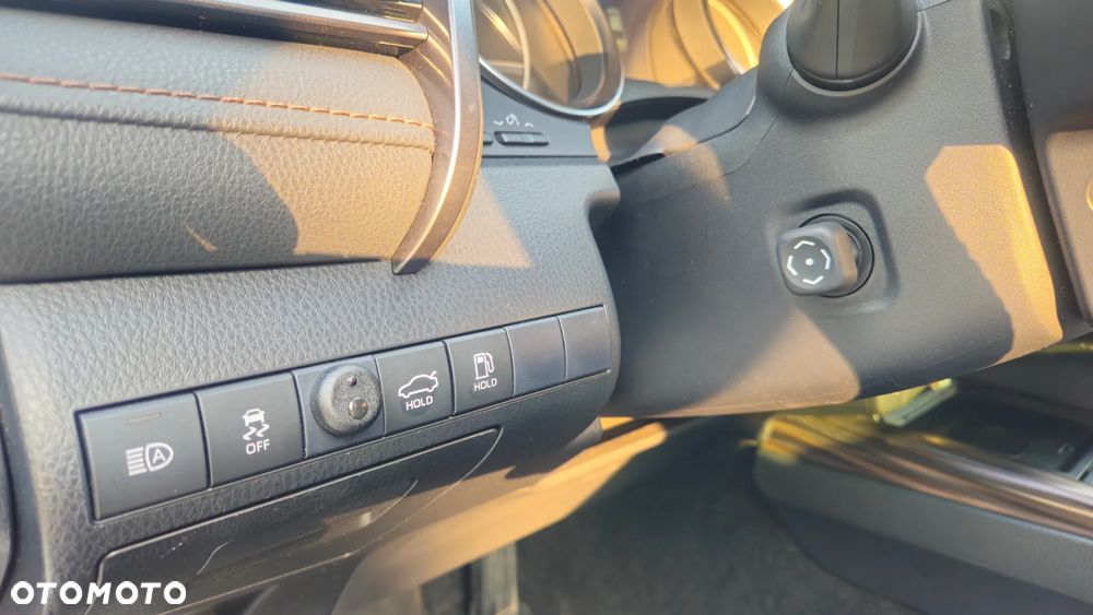 Toyota Camry 2.5 Hybrid Executive CVT - 18