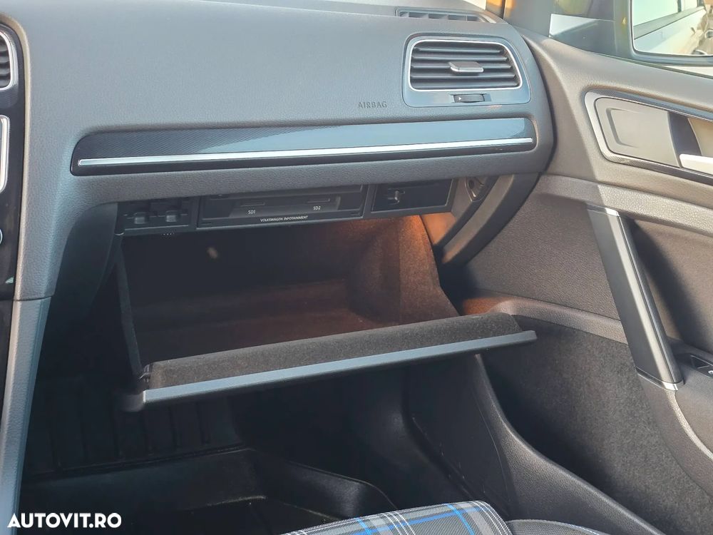 Volkswagen Golf - 22