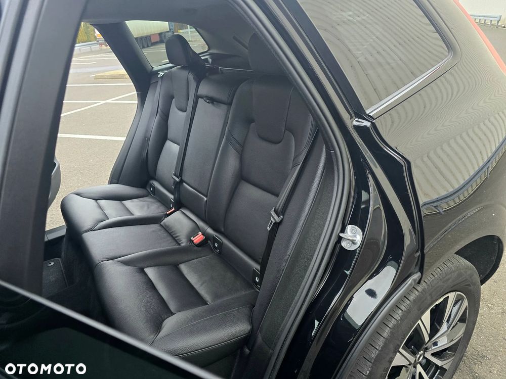 Volvo XC 60 B5 B AWD Ultimate Dark - 20