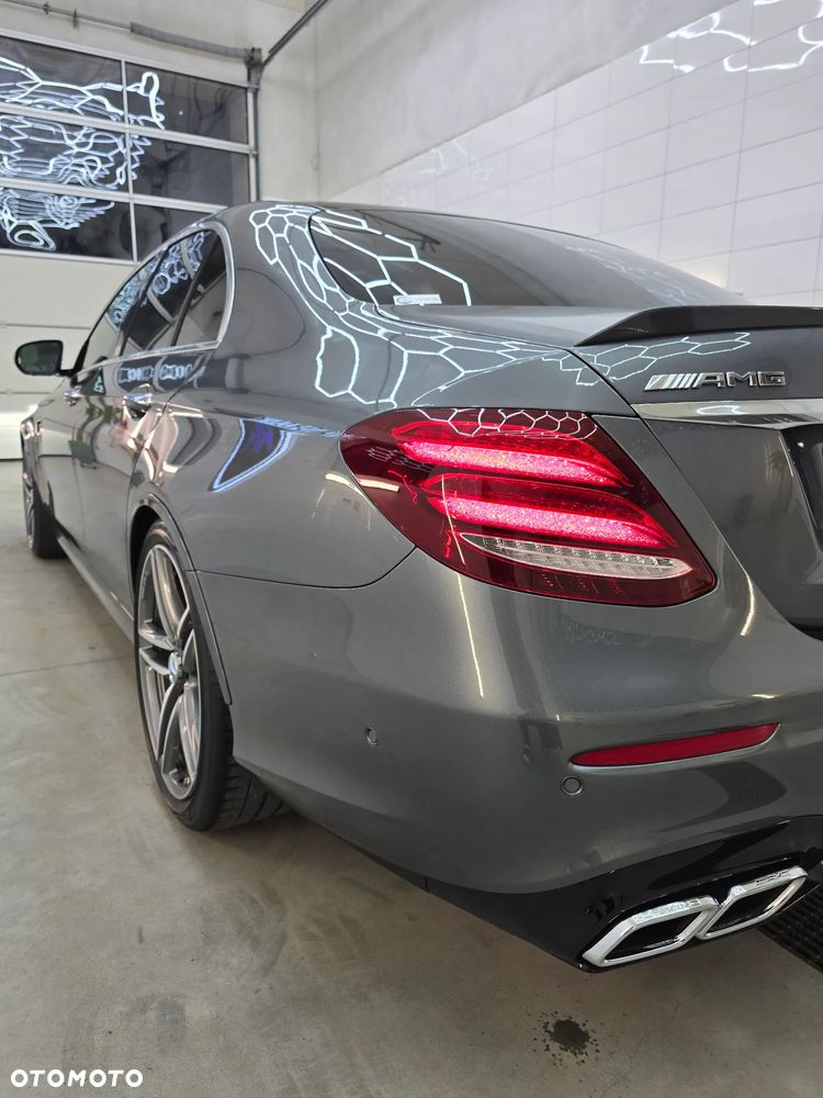 Mercedes-Benz Klasa E - 16