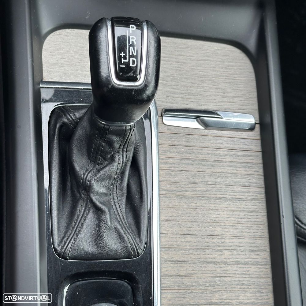 Volvo XC 60 2.0 D4 Inscription AWD Geartronic - 52