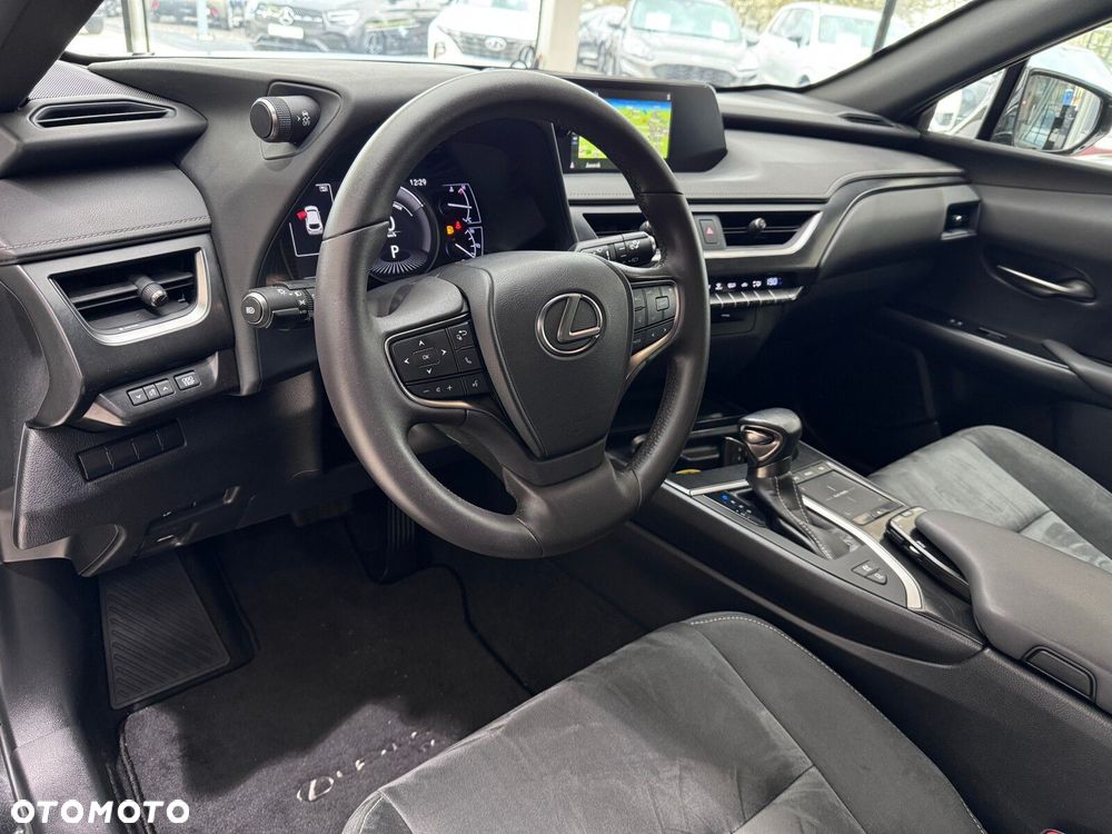 Lexus UX - 8