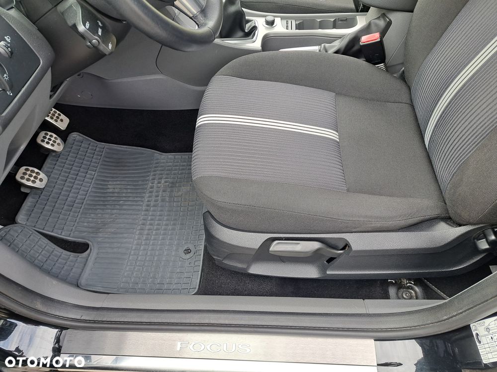 Ford Focus 1.6 16V Ambiente - 21